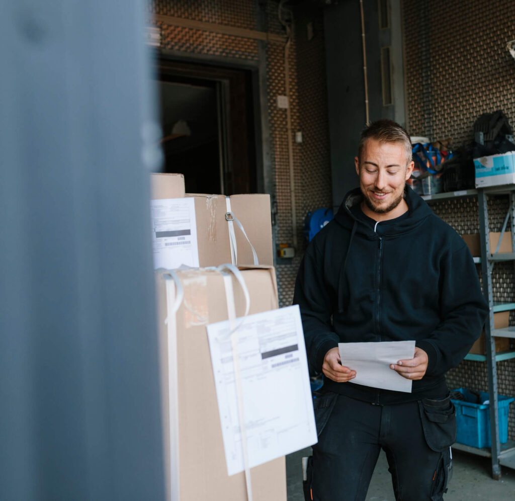 Skicka paket, pall eller container